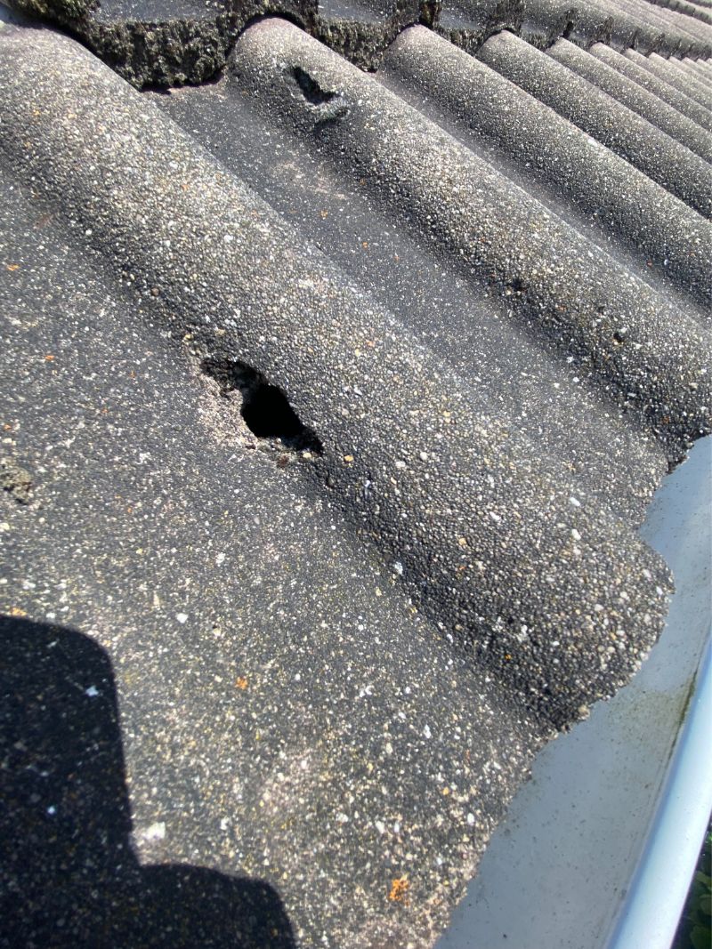 Avant remplacement tuile cassée Montesson