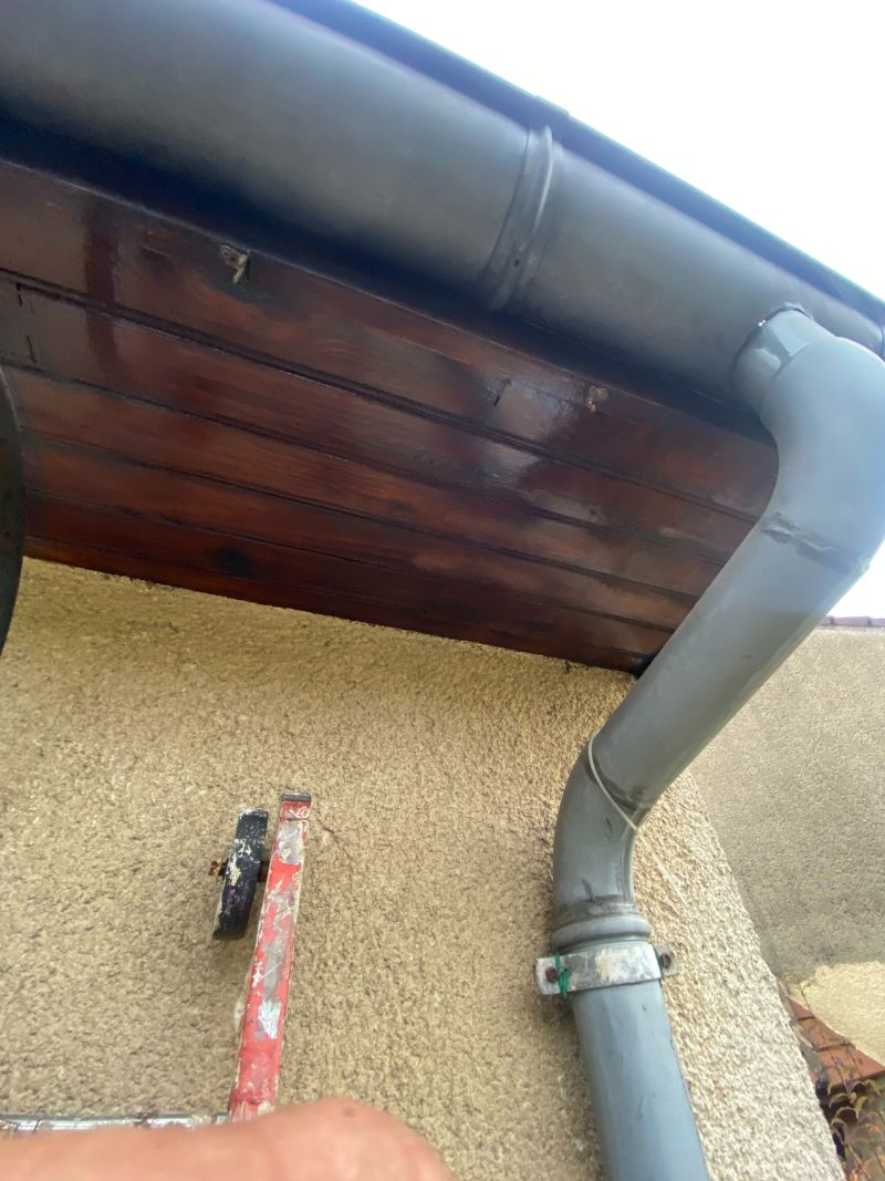 Cache moineaux bois grisé avant rénovation