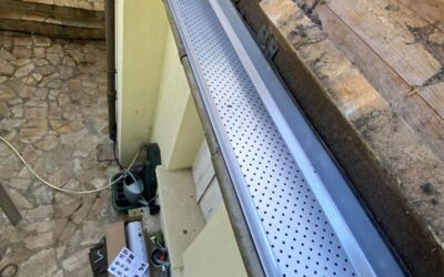 Pose de pare-feuilles en aluminium dans gouttières maison à Saint-Germain-en-Laye (78100)