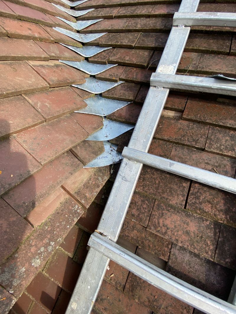 Détail raccordement zinguerie étanchéité